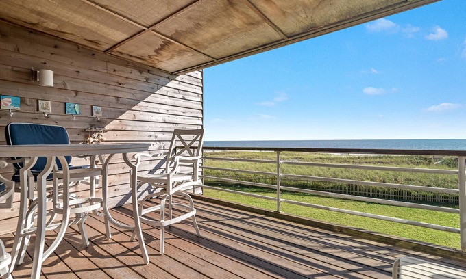 Ono Island Condo | Beachfront | Walk to FloraBama | 2 Pools | Boat Docks w/Slips | NRP D24 | My Beach Getaways