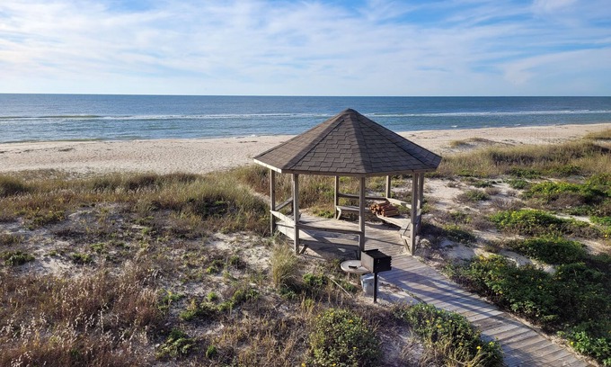 East End Condo | BEACHFRONTnGorgeous View!nOCEANFRONTnSunday to Sunday