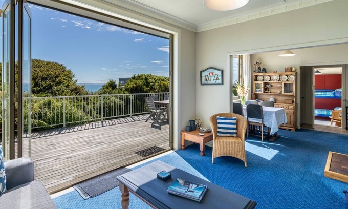 Riverton House | Beachhouse View