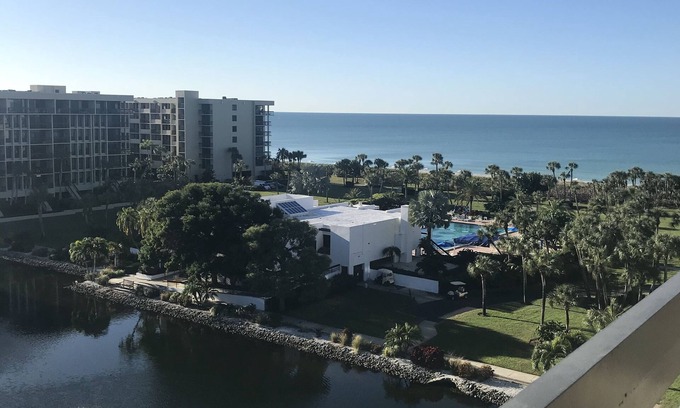 Longboat Key Condo | Beachplace 4-604 Luxurious 2 BR/2 BA Penthouse Condo.