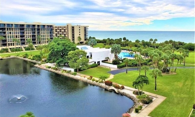 Longboat Key Condo | Beachplace building 4 unit 503 by FVC
