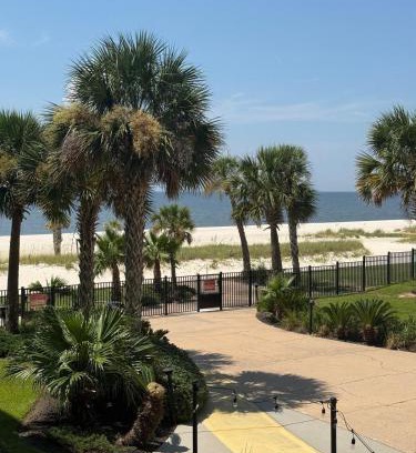 Henderson Point Apartment | Beachside 1st Floor Condo