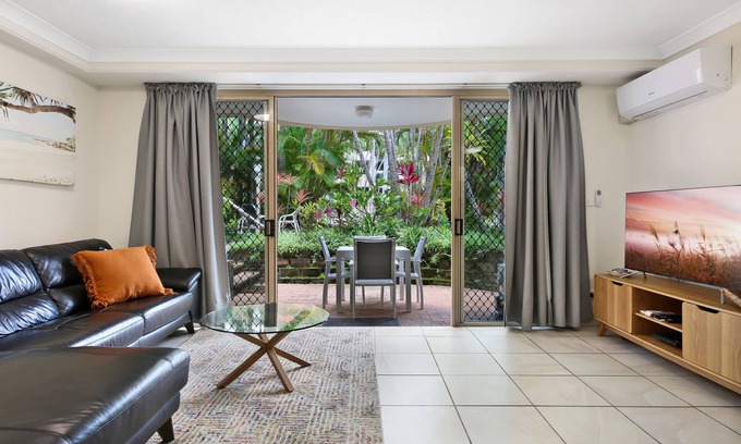 Miami Apartment | Beachside 2-Bed with Parking, Pool, Spa & BBQ