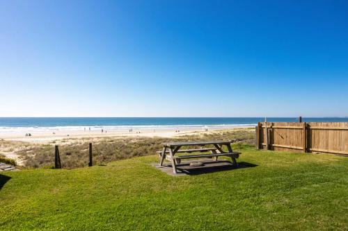 Mermaid Beach Apartment | Beachside 3 Bedroom - Direct Beach Access