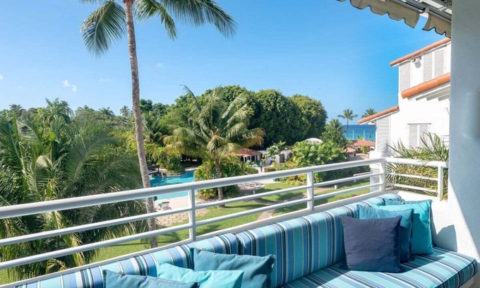 Porters Apartment | Beachside apartment with shared pool - Glitter Bay Estate 309