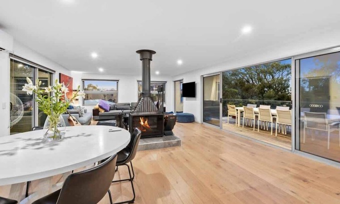 Aireys Inlet House | Beachside Bliss I Walk to Beach I Heated Pool