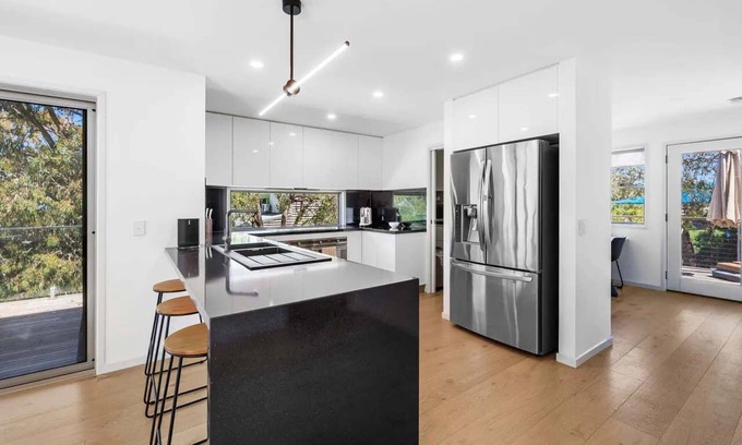 Aireys Inlet House | Beachside Bliss I Walk to Beach I Heated Pool
