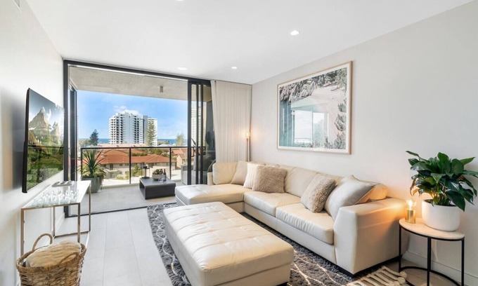 Gold Coast Apartment | Beachside Bliss Luxe Broadbeach,