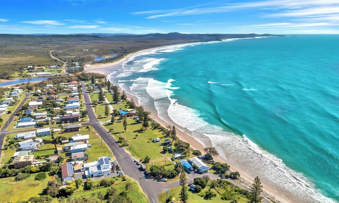 Brooms Head Apartment | Beachside@Brooms one bedroom, self contained unit. Walk to everything!