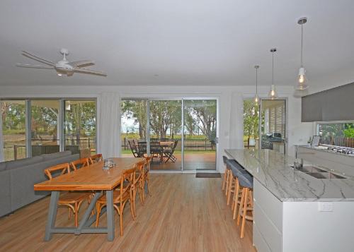 Traviston House | Beachside - Burrum Heads- Beachfront - 3BR- Wifi
