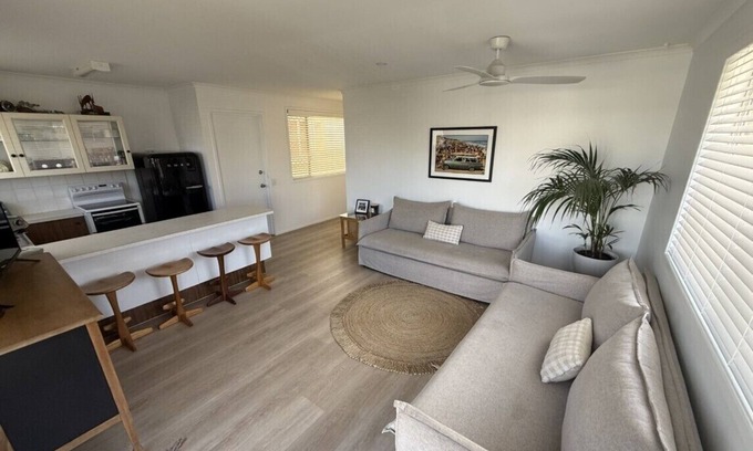 Palm Beach Apartment | Beachside Getaway in Sunny Palm Beach