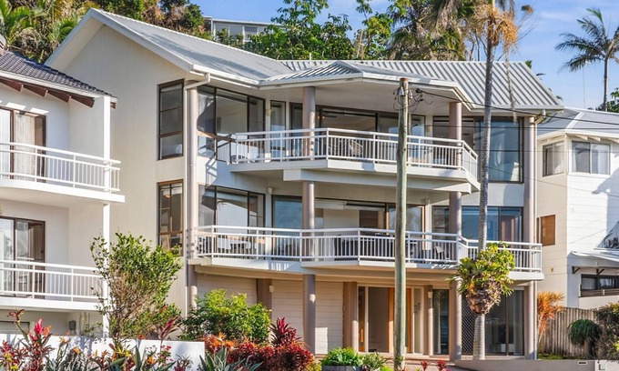 Sapphire Beach House | Beachside Manor - Stunning 6-bedroom, 3-bathroom home in an exclusive, absolute beachfront location
