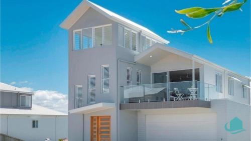 Caves Beach House | Beachside Oasis