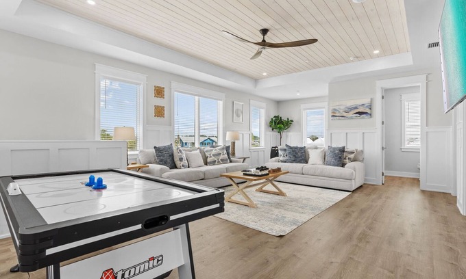 Bid-a-wee Beach House | Beachside Paradise | Private Saltwater Pool, 1 Block to Beach, Sleep 22, Bonfire