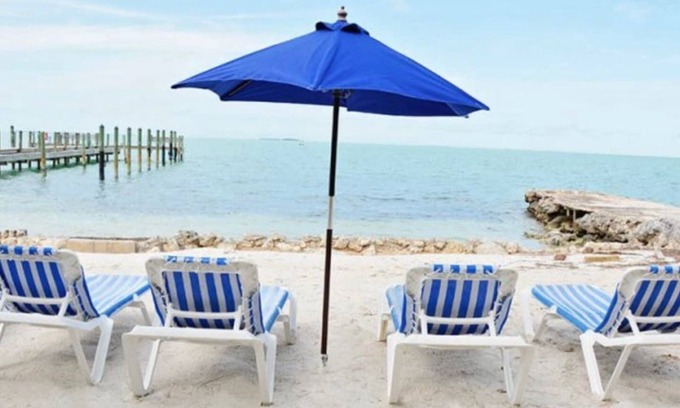 Islamorada House | Beachside Topsider Octagon Pad