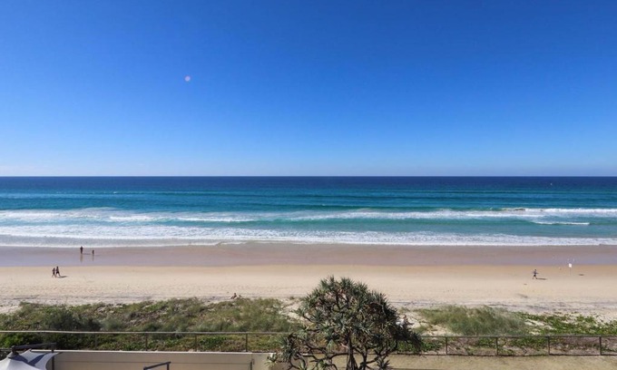 Main Beach Apartment | Beachside Tower Apartments