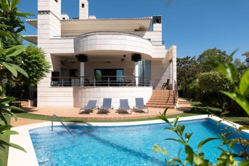 Benalmadena Costa Villa | Beachside Villa in Puerto Marina, Benalmádena