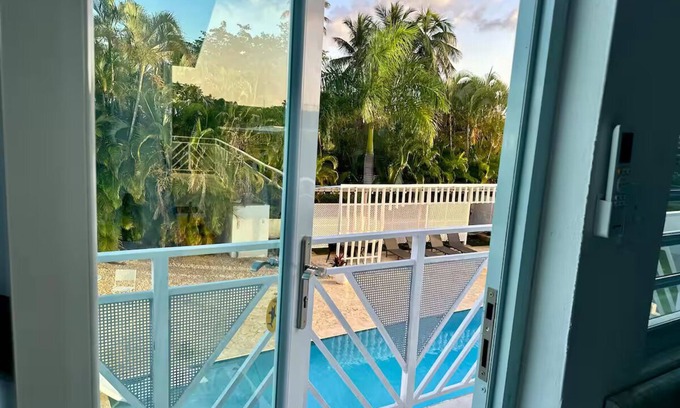 Aguacate Apartment | Beachtown Luxury Villas Apt. 204