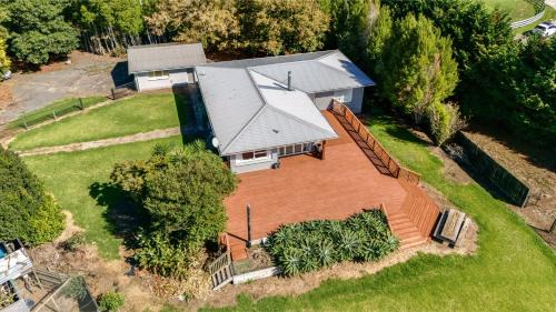 Clarks Beach House | Beachview Bliss - Clarks Beach Holiday Home