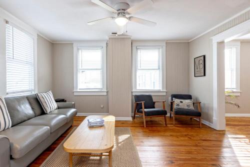 Northeast Virginia Beach House | Beachwalk #1 8 Minute walk to the beach