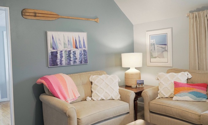 Sheboygan Apartment | Beachy 3-bedroom upper with WiFi and AC minutes from Lake Michigan