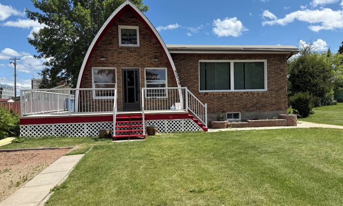 Sylvan Lake Cabin | Beachy Keen 2 steps away from lake where rustic meets charm. Pet friendly.