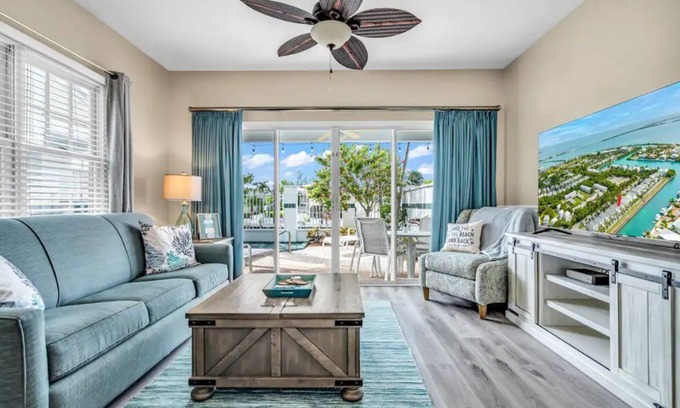 Marathon House | Beachy Townhome Perfect for a Warm Winter Getaway!