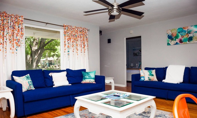Yorkville House | Beachy Vibes Sleeps 10 Near White Water Rapids