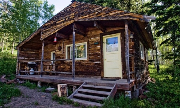 Clark Cabin | Bear Cabin - A Well-Equipped Log Cabin!