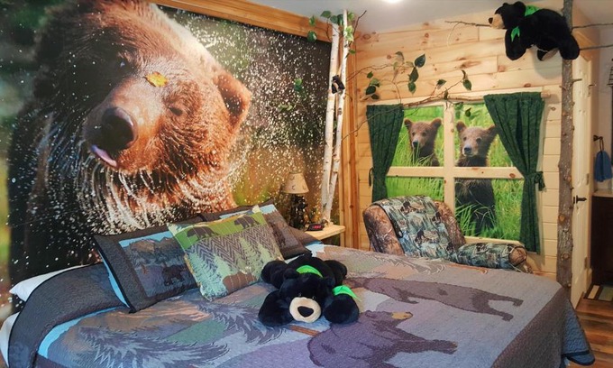 St Ignace Hotel | Bear Cove Inn