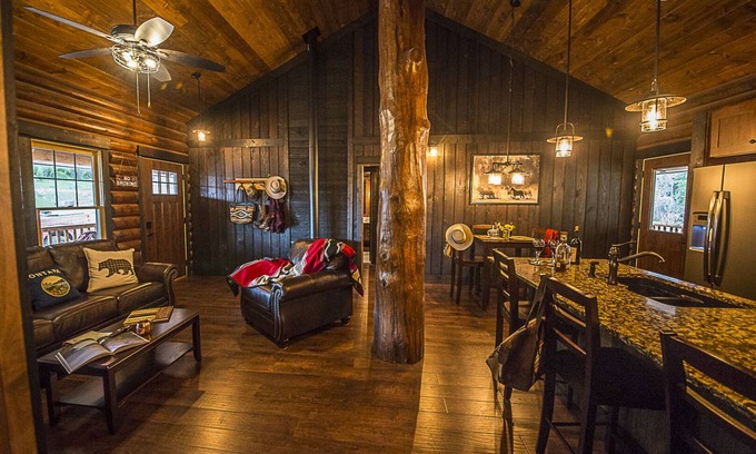 Jardine Cabin | Bear Creek Cabin 3 - 2 bed, 2 bath cabin, sleeps 6
