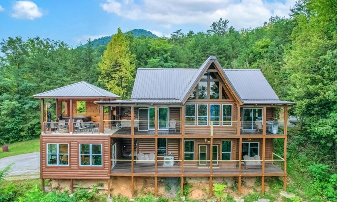 Wears Valley House | Bear Cub Crossing