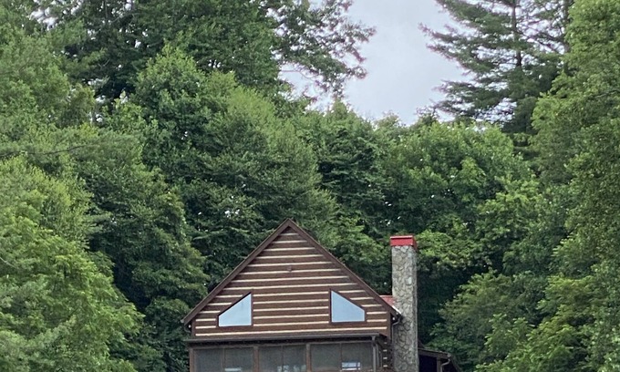 Grassy Creek Cabin | Bear Haven 3 Story Log Cabin with Pond View