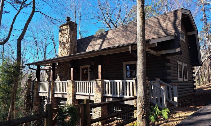 Big Canoe Cabin | Bear's Lair Cabin in beautiful Big Canoe, Georgia