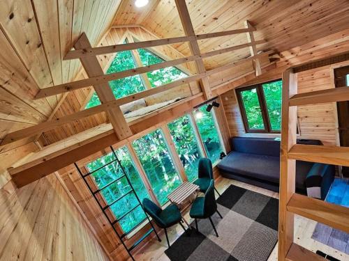 Lupeni Ski Chalet | Bear Watching Tiny House