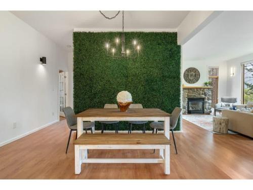 East Kootenay House | Bearfoot Lodge I Ping Pong I Sleeps 16 I Games I