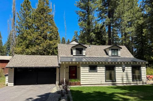 Tahoe Sierra Estates House | Bearing Drive Escape