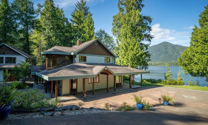 Tofino House | Bears Beach House