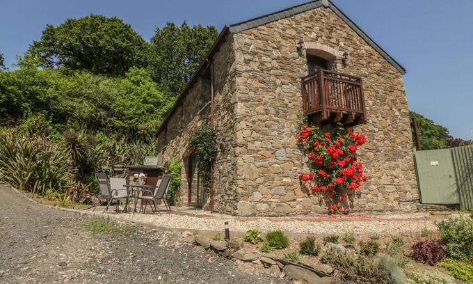 Modbury Cottage | BEARSCOMBE, pet friendly, country holiday cottage in Modbury