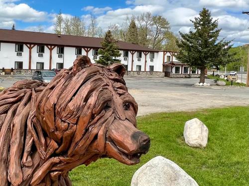 Red Lodge Hotel | Beartooth Hideaway Inn & Cabins