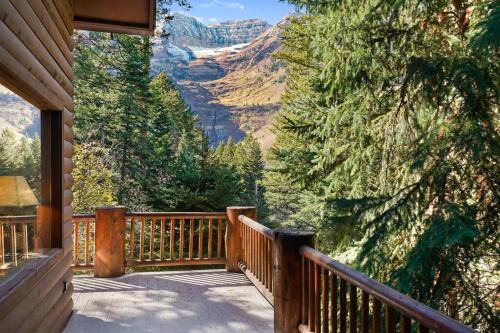 Sundance Apartment | Beartooth Lodge with Hot Tub and Stuart Falls Views