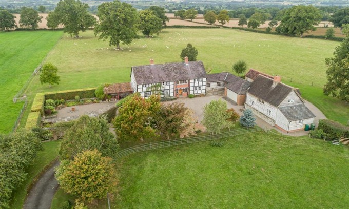 Pembridge House | Bearwood House & Cottage