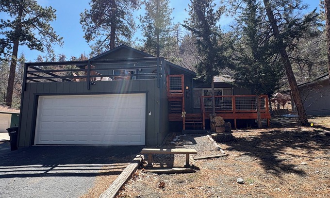Wrightwood House | Beary Cozy Cabin, 3-bdrm house in Wrightwood with WiFi. EV charger