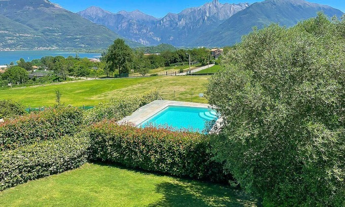 Colico Apartment | Beata Rose holiday flat with pool