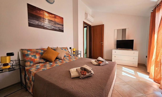Cabras Apartment | Beatrice House, 2 km from the sea, 50 meters from the museum of the Giants of Mont'e Prama