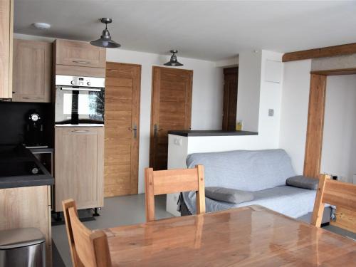 Pralognan-la-Vanoise Apartment | Beau 2 pièces neuf, balcon sud, proche pistes et commerces, parking inclus - FR-1-464-141