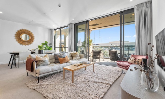 Auckland Central Business District Apartment | Beau Quarter,2 Bedroom with Balcony, Carpark