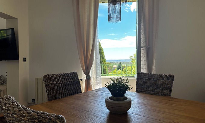 Uzes Apartment | Beau T3 vue Vallée de Leure et Parking
