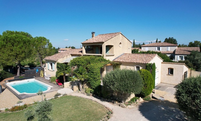 Sainte-Cecile-les-Vignes House | Beautiful villa with pool