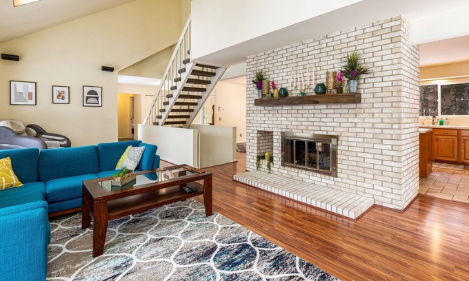 West Bloomfield House | Beautiful Home On Sprawling Property Sleeps 10!